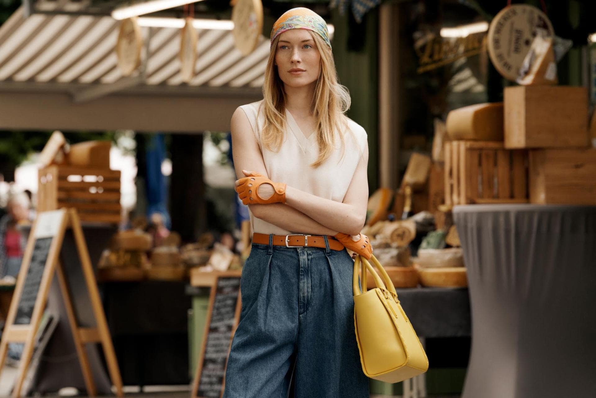 Our motorist gloves Florence in orange are very popular.