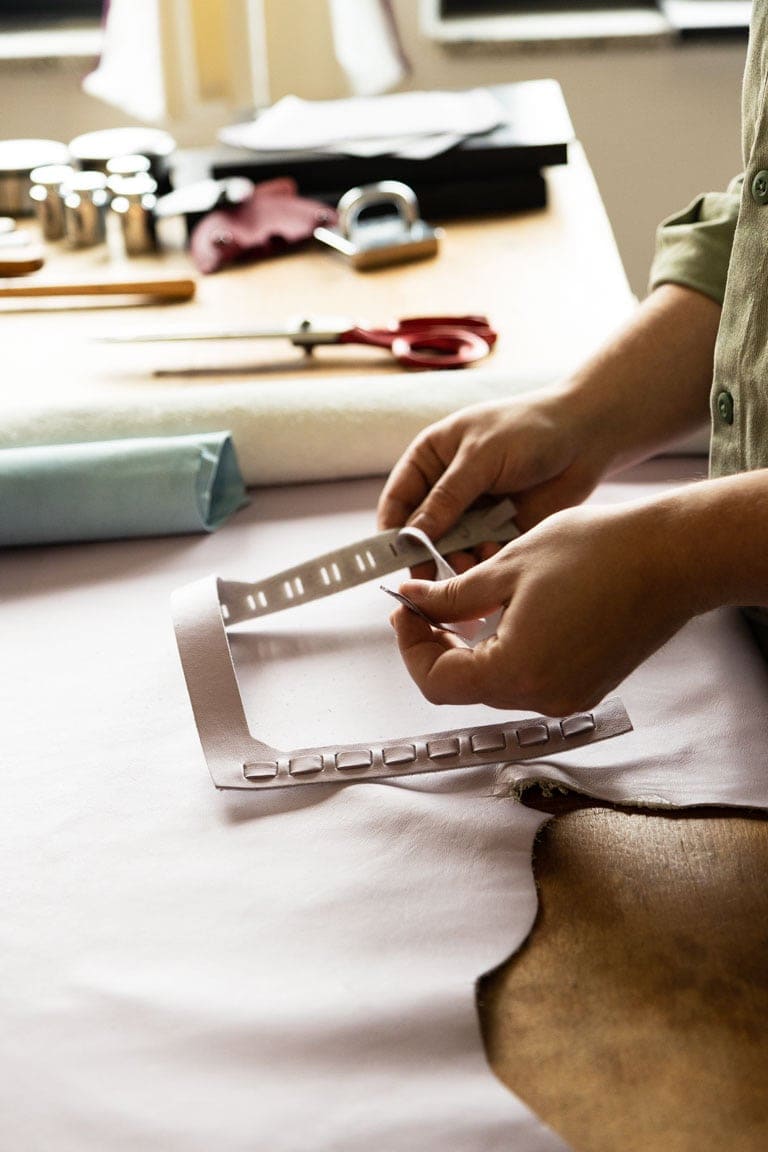 The leather for the Mathilde crafted small in purple is woven and sewn.