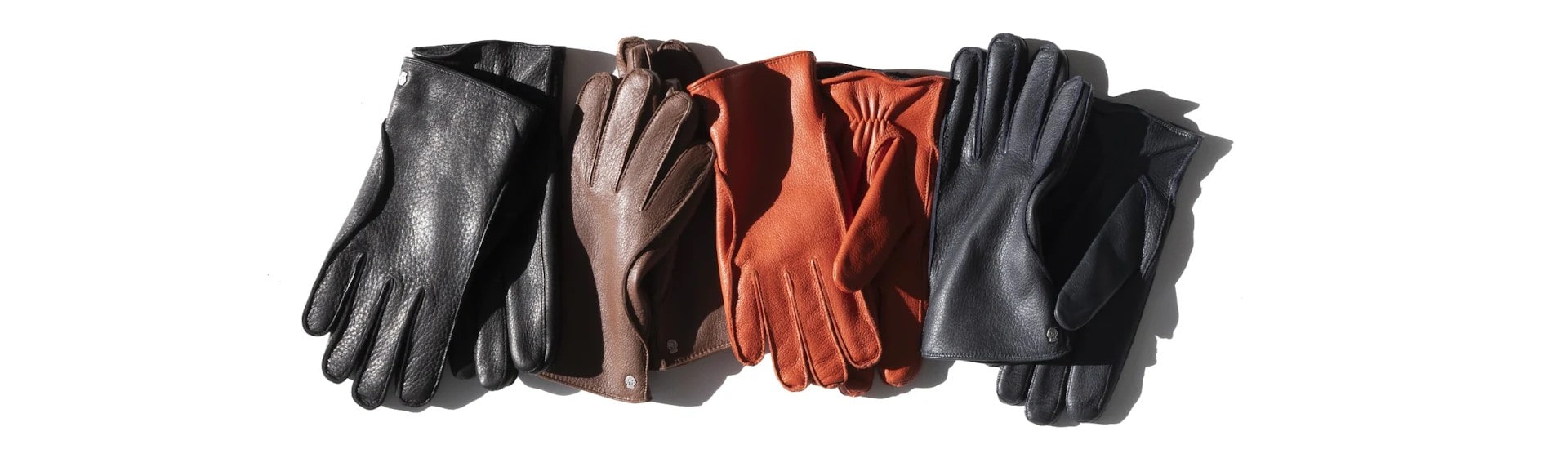 The leather glove Hanko in brown made of deerskin.