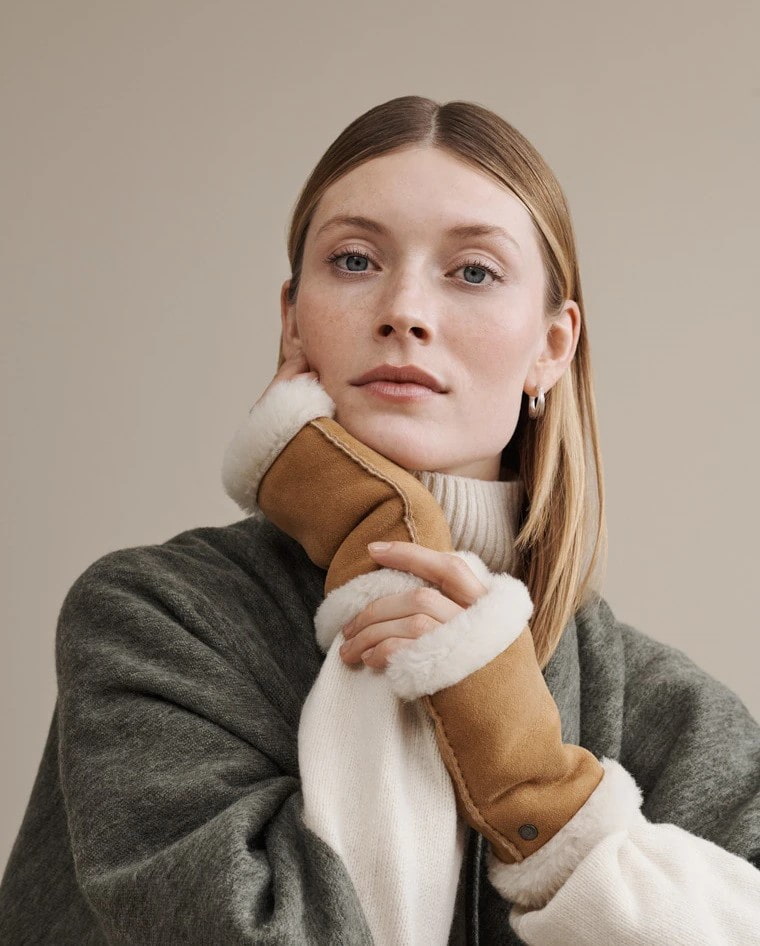 Gauntlets Winnipeg in beige made of lambskin