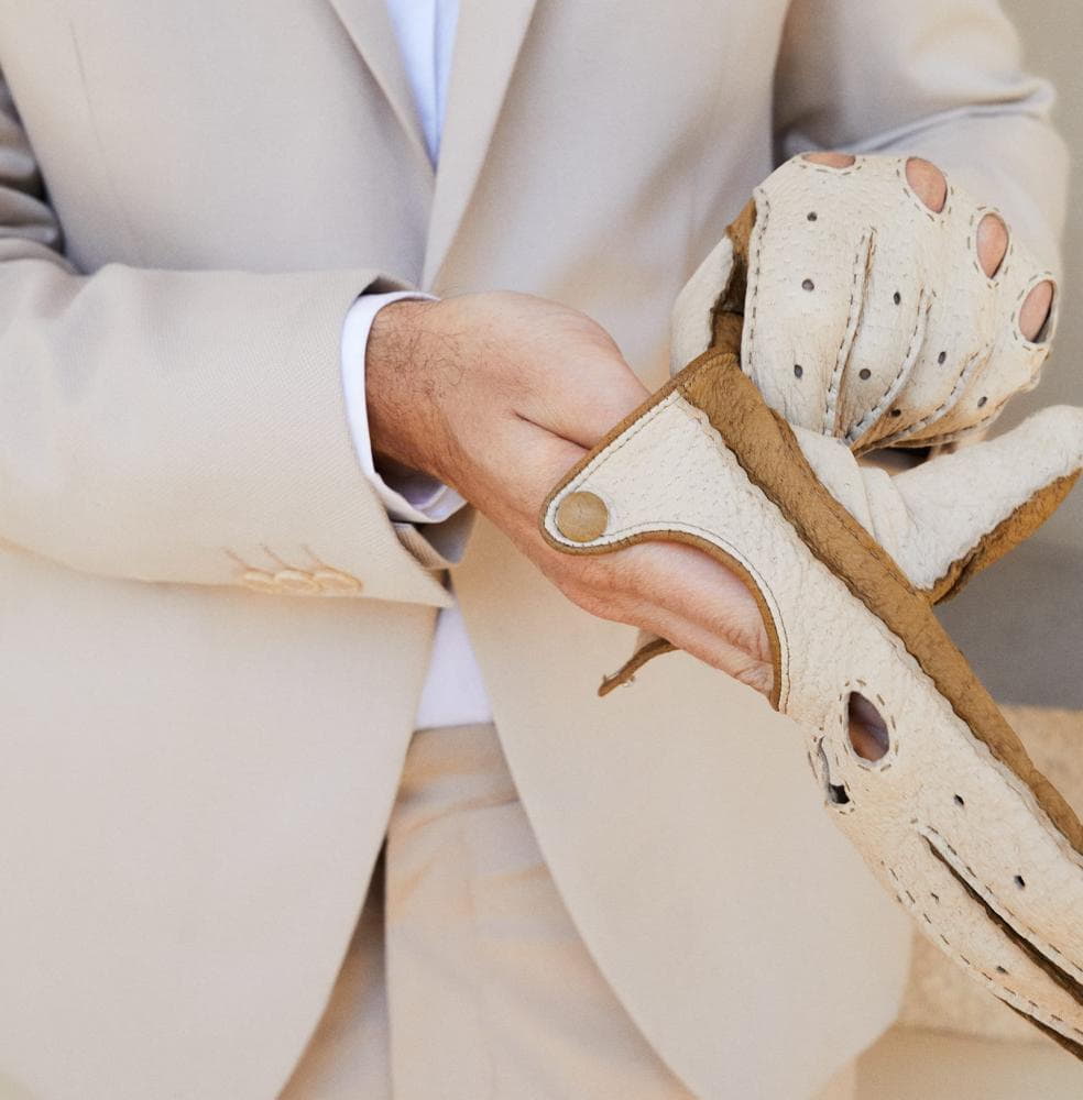 Die Autofahrer Handschuhe Como in beige sind perfekt für jeden Autoliebhaber.