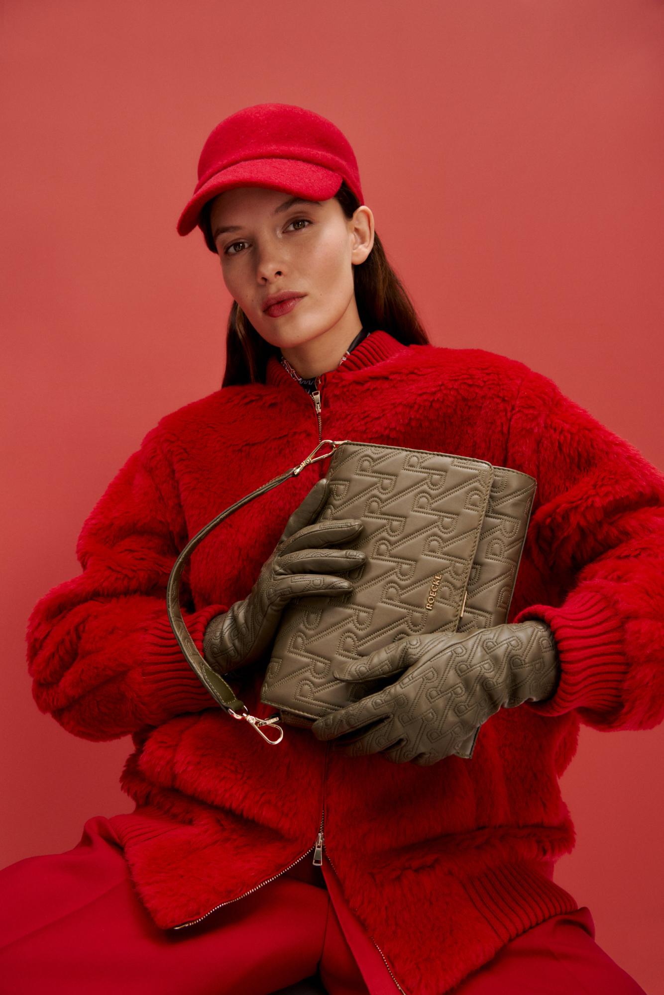 Roeckl Herbst Winter Kollektion 2023, Tasche Emilia beige, Cap Bel Air rot, Handschuhe Amalia beige