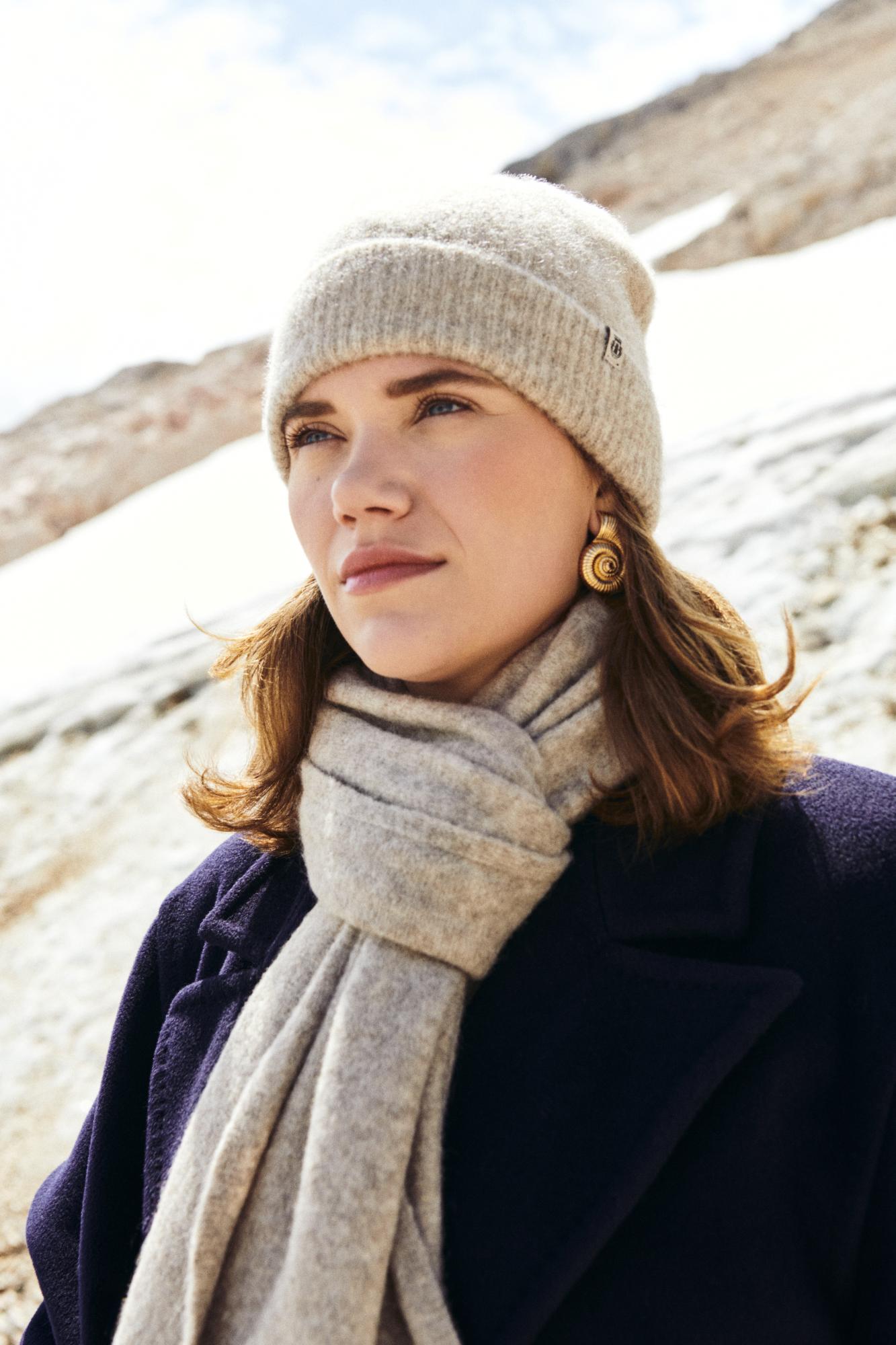 The Women\'s Knitwear Set Soft Melange by Roeckl in light purple keeps you warm and enhances your winter outfit.