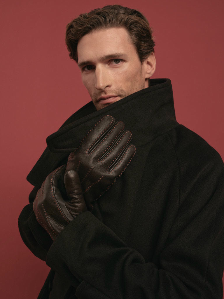 Der Lederhandschuh Garmisch in schwarz aus Hirschleder.