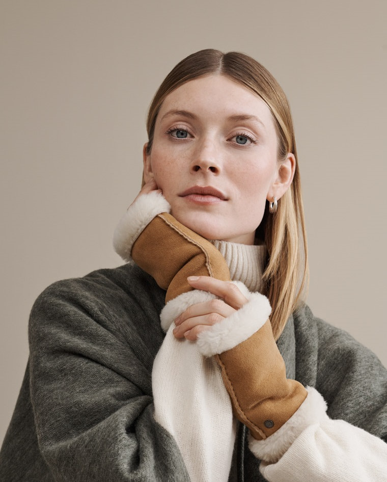 Stulpen Winnipeg in beige aus Lammfell