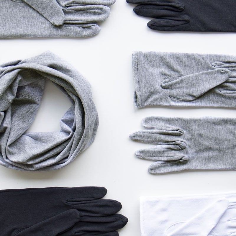 Cotton gloves and loop scarf in gray and black