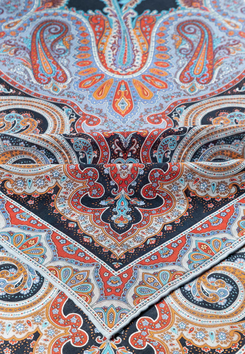 Enchanted Paisley 140x140  - multi navy