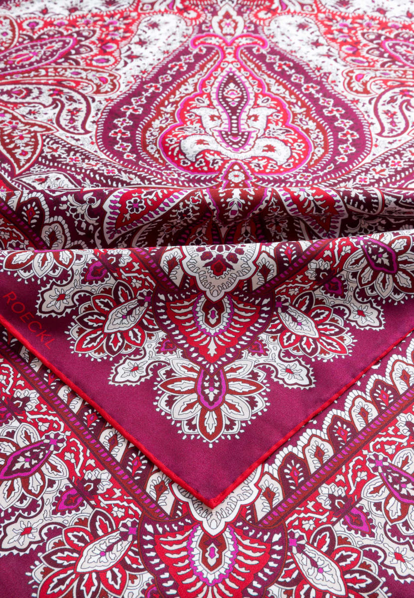 Flourishing Paisley 90x90  - multi magenta