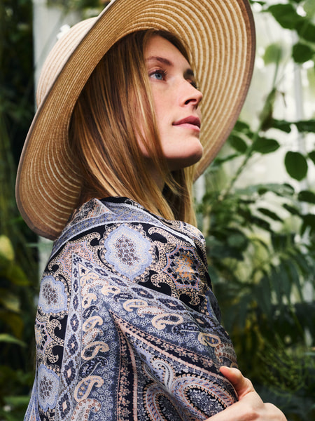 Secret Garden 140x140  - multi grey