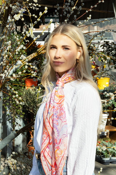 Floral Frame 100 x 100 - multi pink