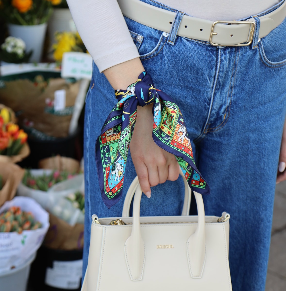 Lucky Elephant 53x53  - multi navy