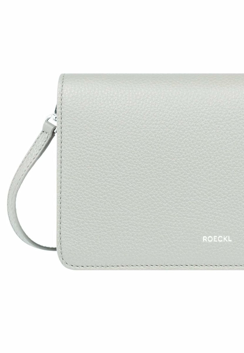 Kira small - moonstone