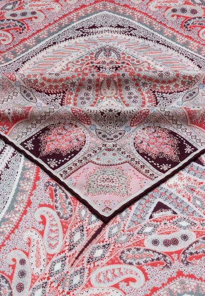 Winter Alhambra Paisley 140x140  - multi wine