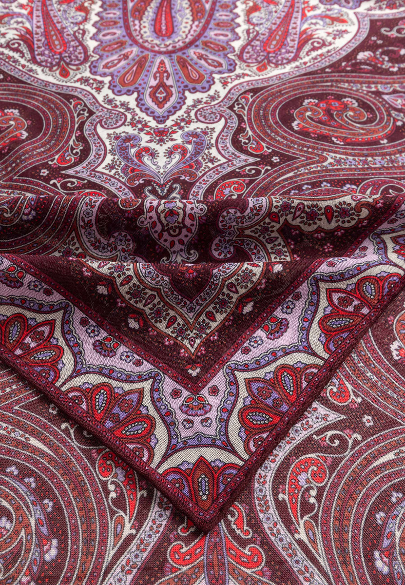 Enchanted Paisley 140x140 - multi magenta