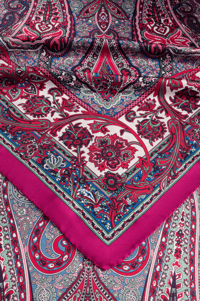 Paisley Fall 140x140 - multi berry