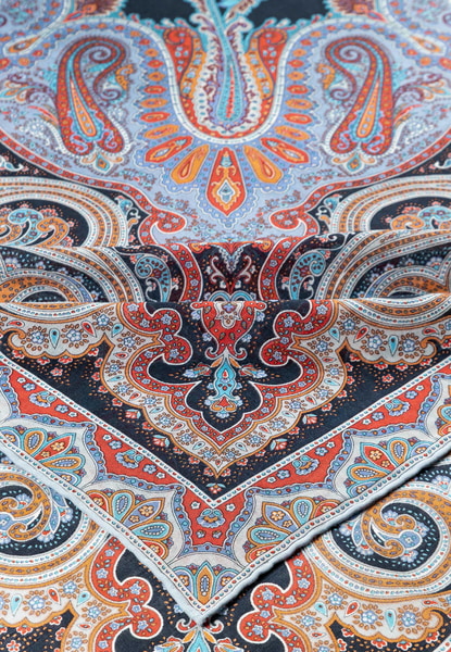 Enchanted Paisley 140x140  - multi navy