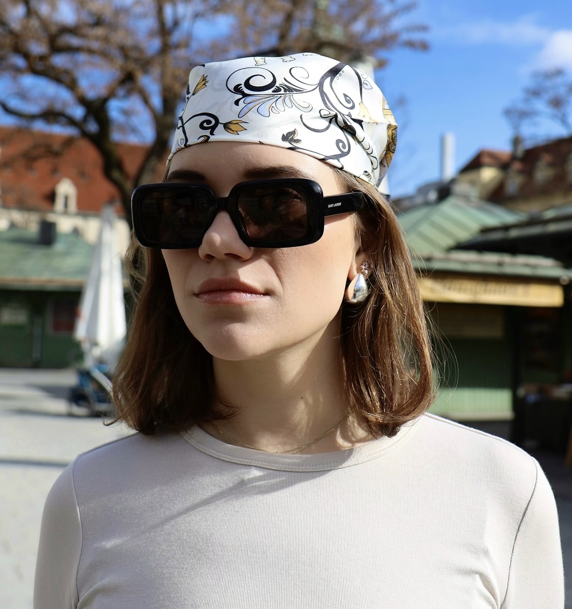 Lucky Elephant 53x53  - white/black