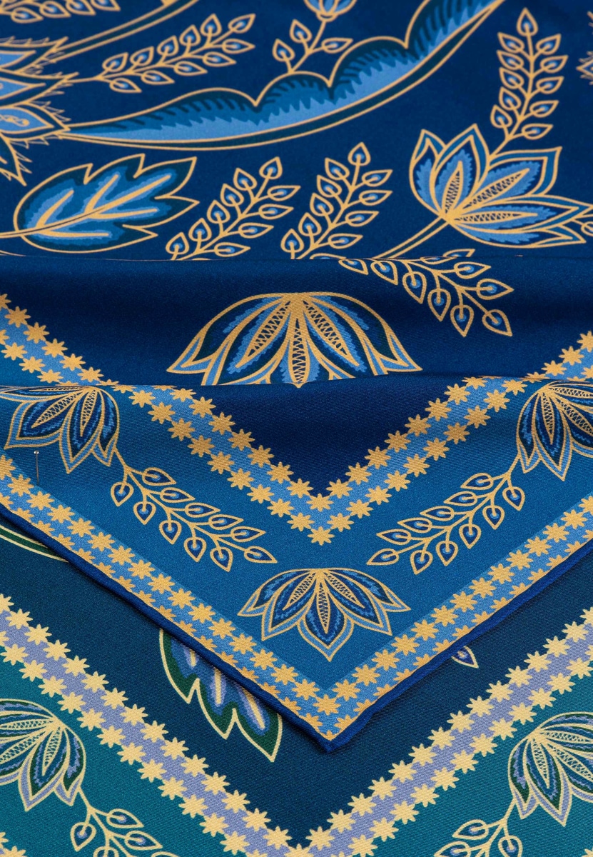 Blooming Mandala 64x64 - blue