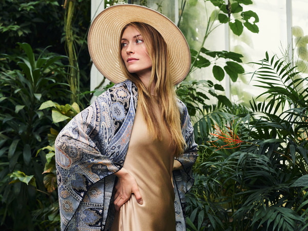 Secret Garden 140x140  - multi grey