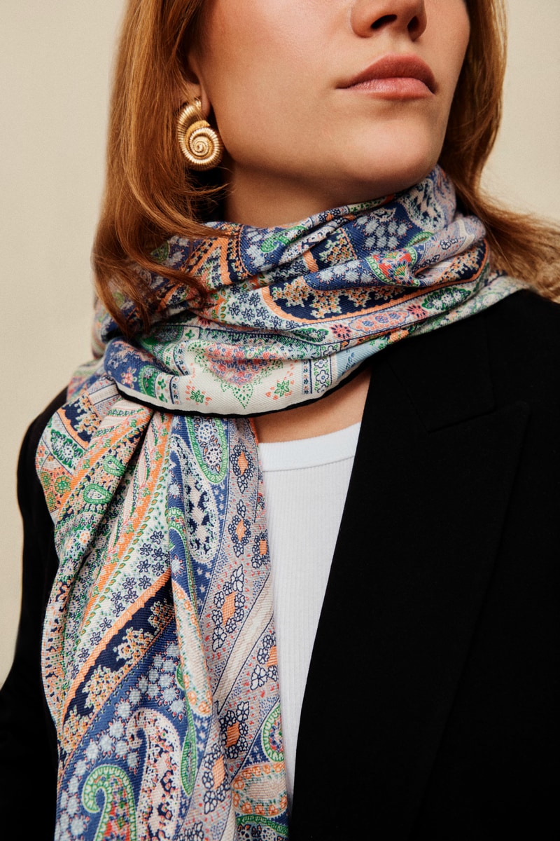 Winter Alhambra Paisley 140x140  - multi navy