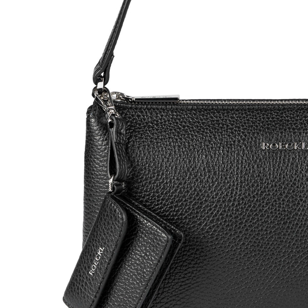 Della small - black