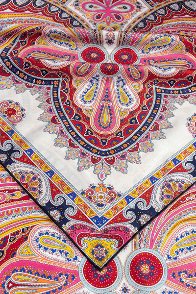 Aesthetic Paisley 140x140 - multi pink