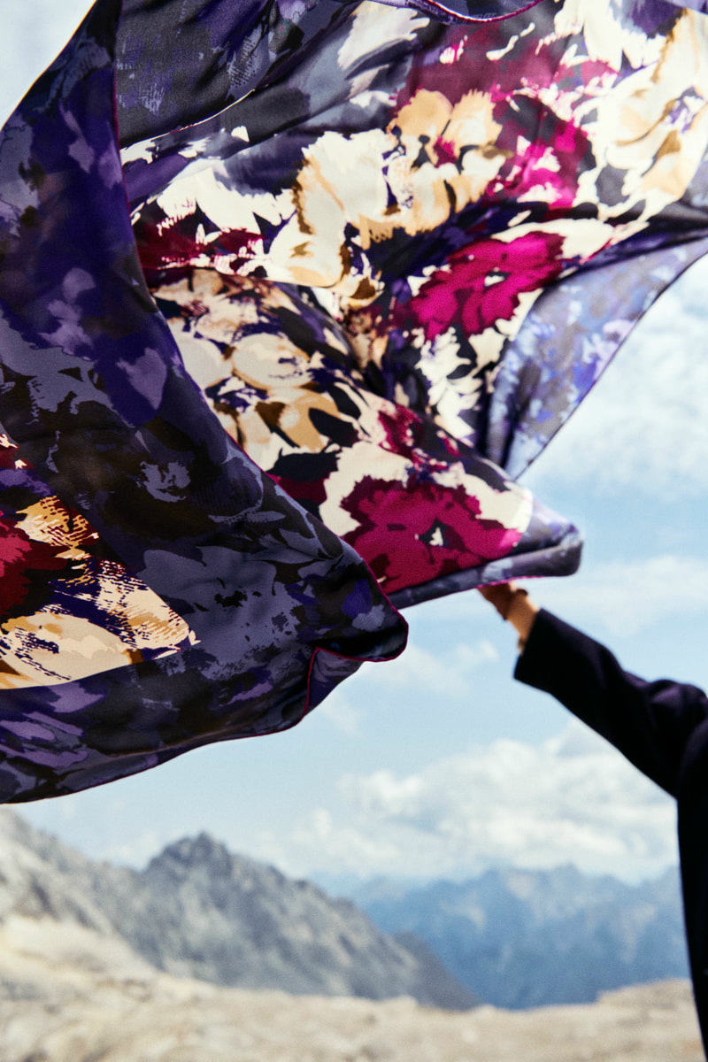 Camouflage Flowers 130x130  - multi mulberry