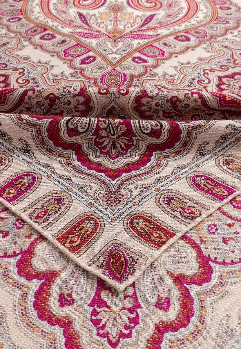 Ornamental Elegance 140x140 - red/cashmere