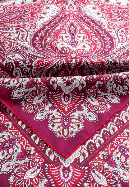 Flourishing Paisley 90x90  - multi magenta