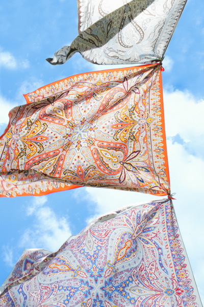 Flourishing Paisley 90x90  - multi sunset