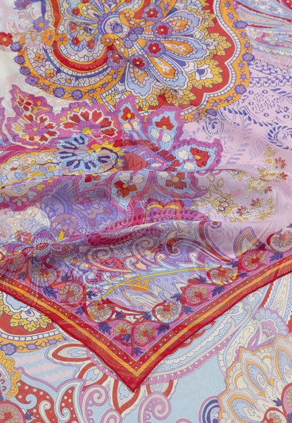 Flower Fusion 130 x 130 - multi lotus