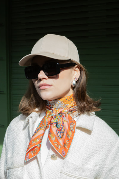 Vibrant Paisley 90x90 - multi tangerine