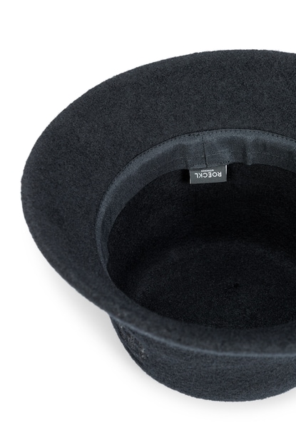 Carnaby Heraldic - black