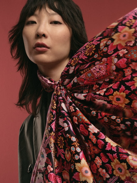 Tapestry Flowers 140x140 - multi wine