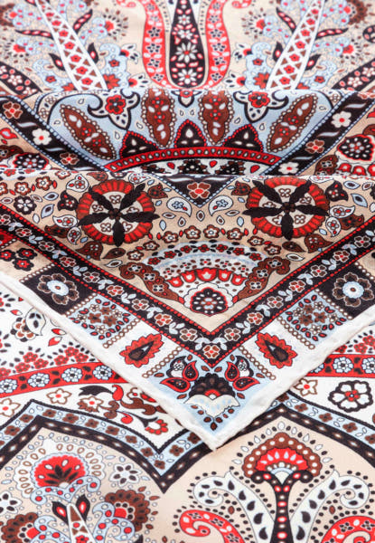 Circular Paisley 140x140  - creme/red