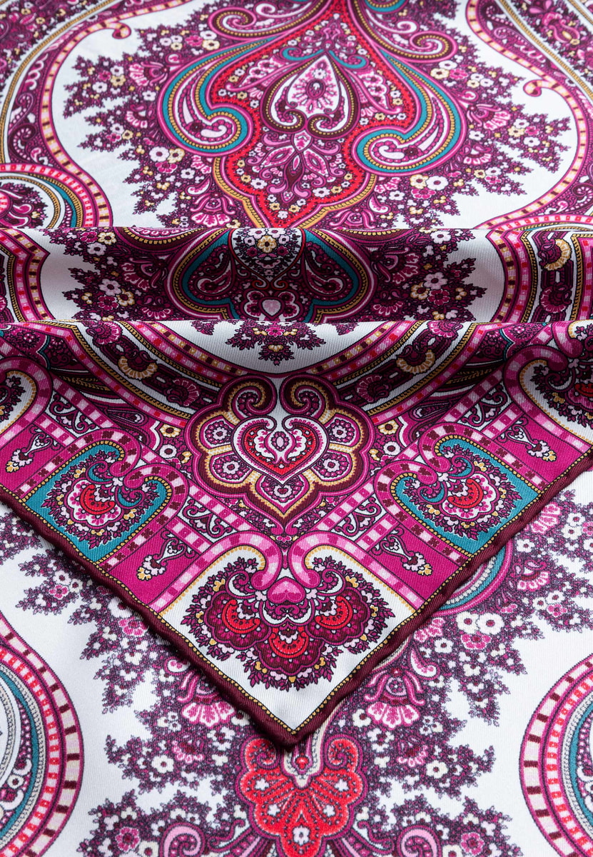 Paisley Star 90x90 - multi magenta