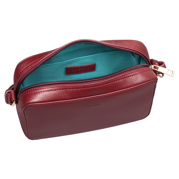 Mia Small - bordeaux